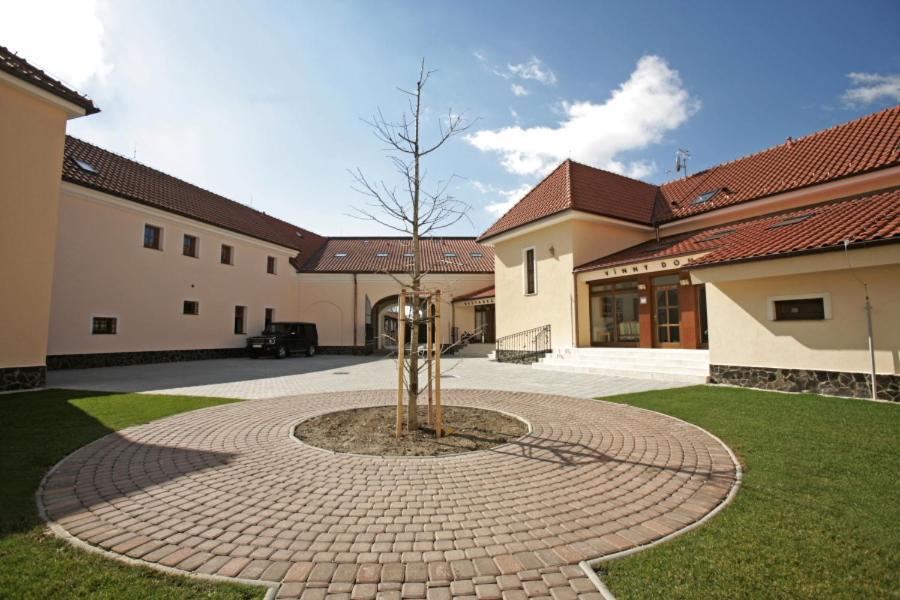Chateau Krakovany Buitenkant foto
