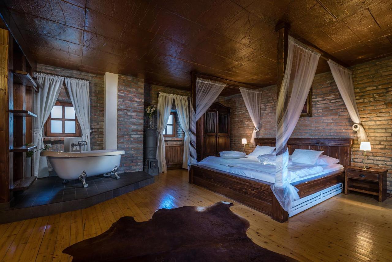 Chateau Krakovany Buitenkant foto