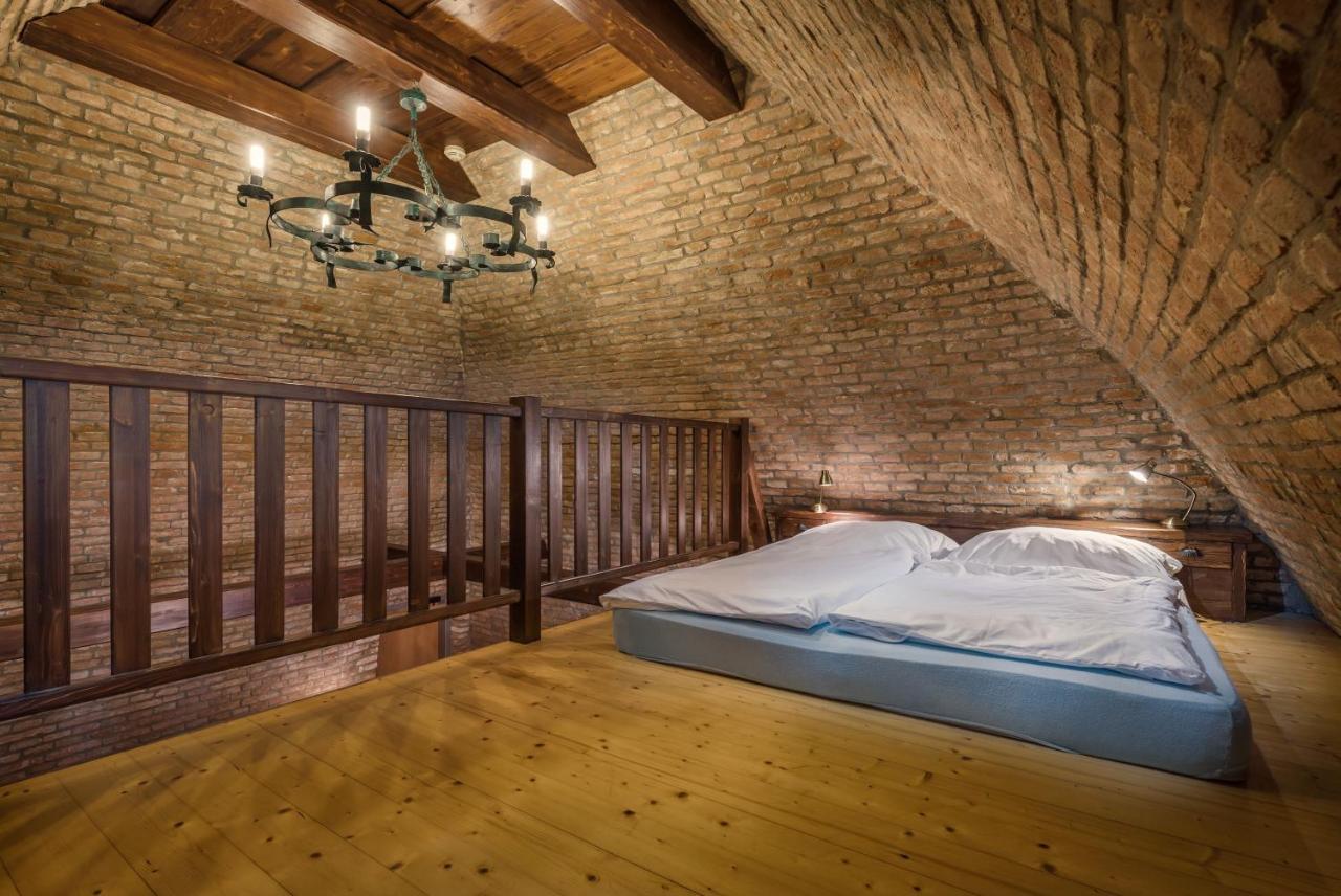 Chateau Krakovany Buitenkant foto
