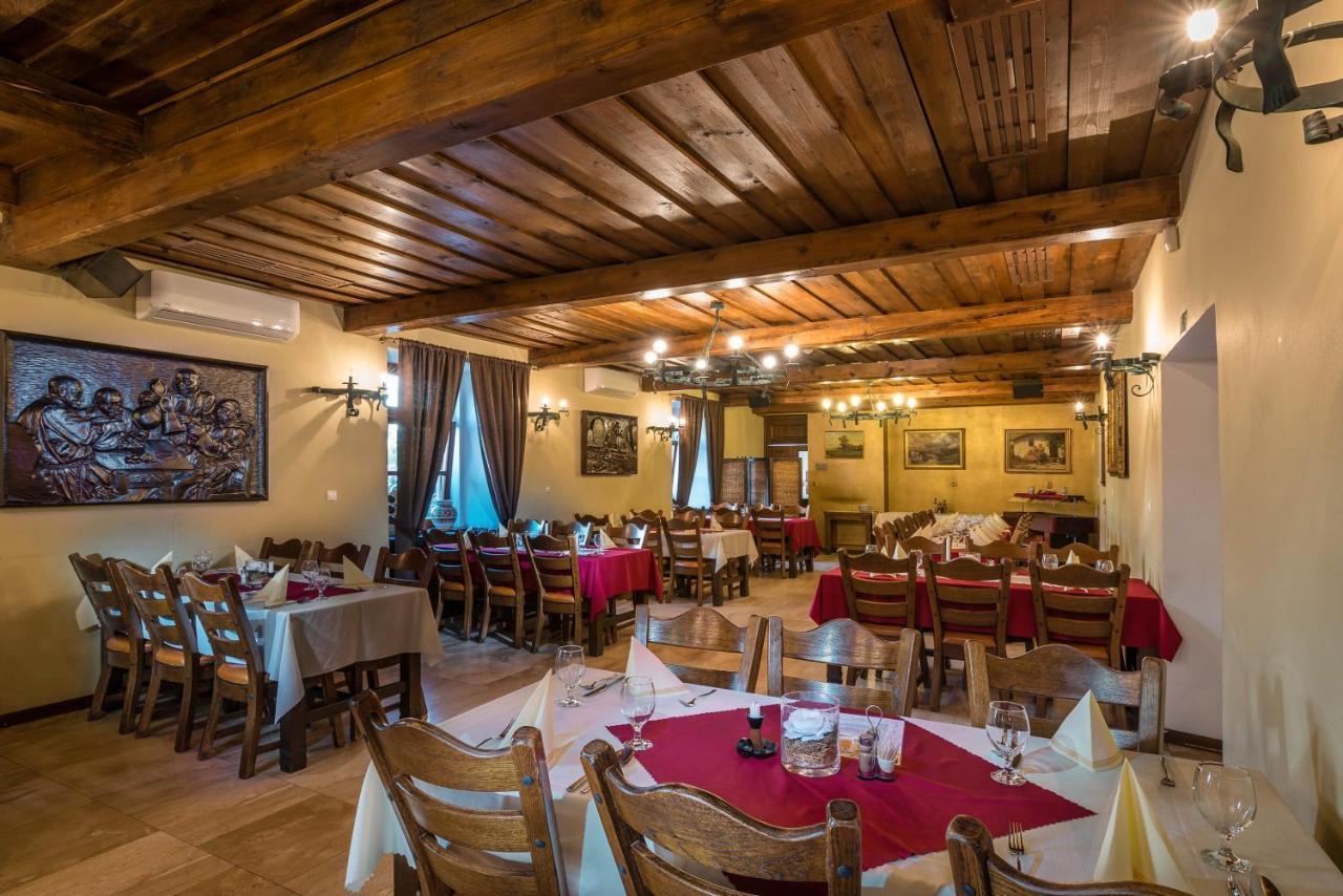 Chateau Krakovany Buitenkant foto