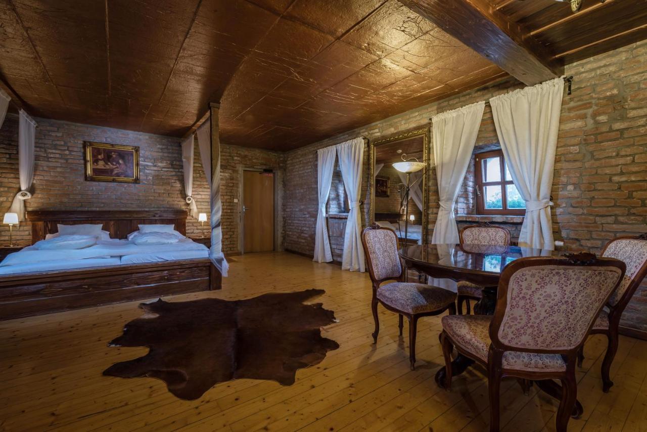 Chateau Krakovany Buitenkant foto