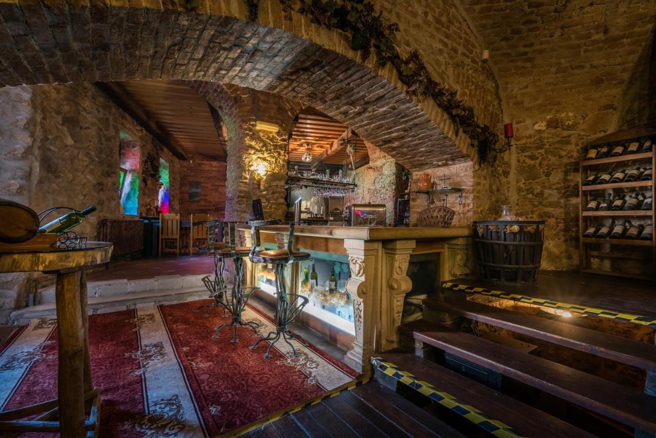 Chateau Krakovany Buitenkant foto
